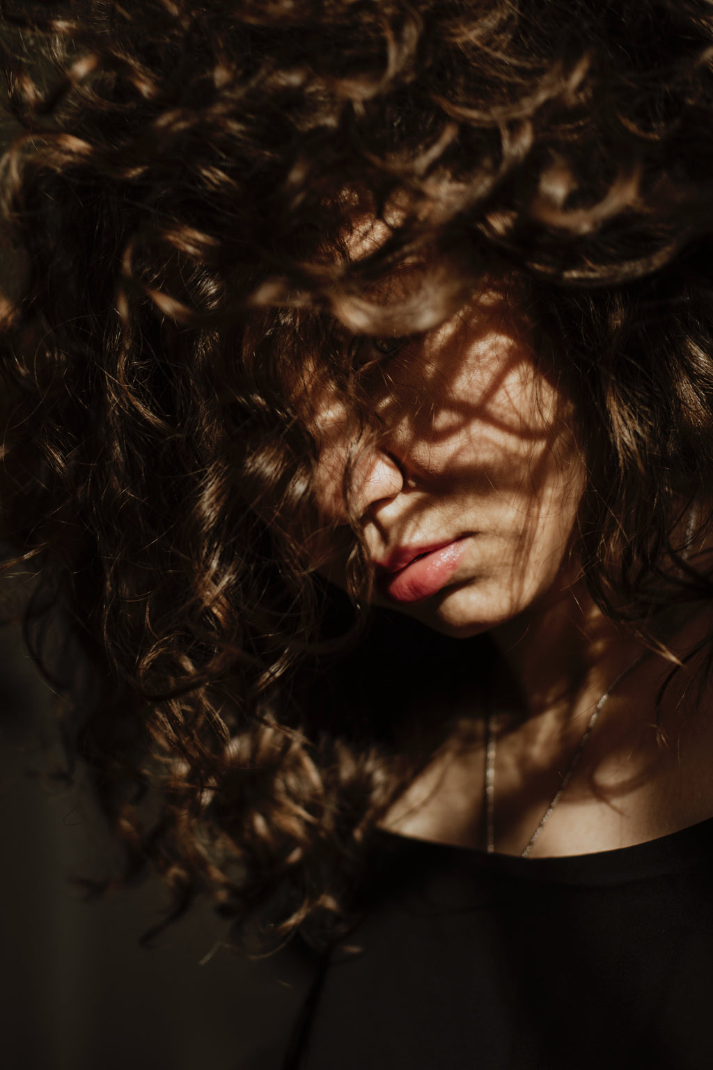 The Ultimate Guide to Maintaining Your Hair's Natural Shine
