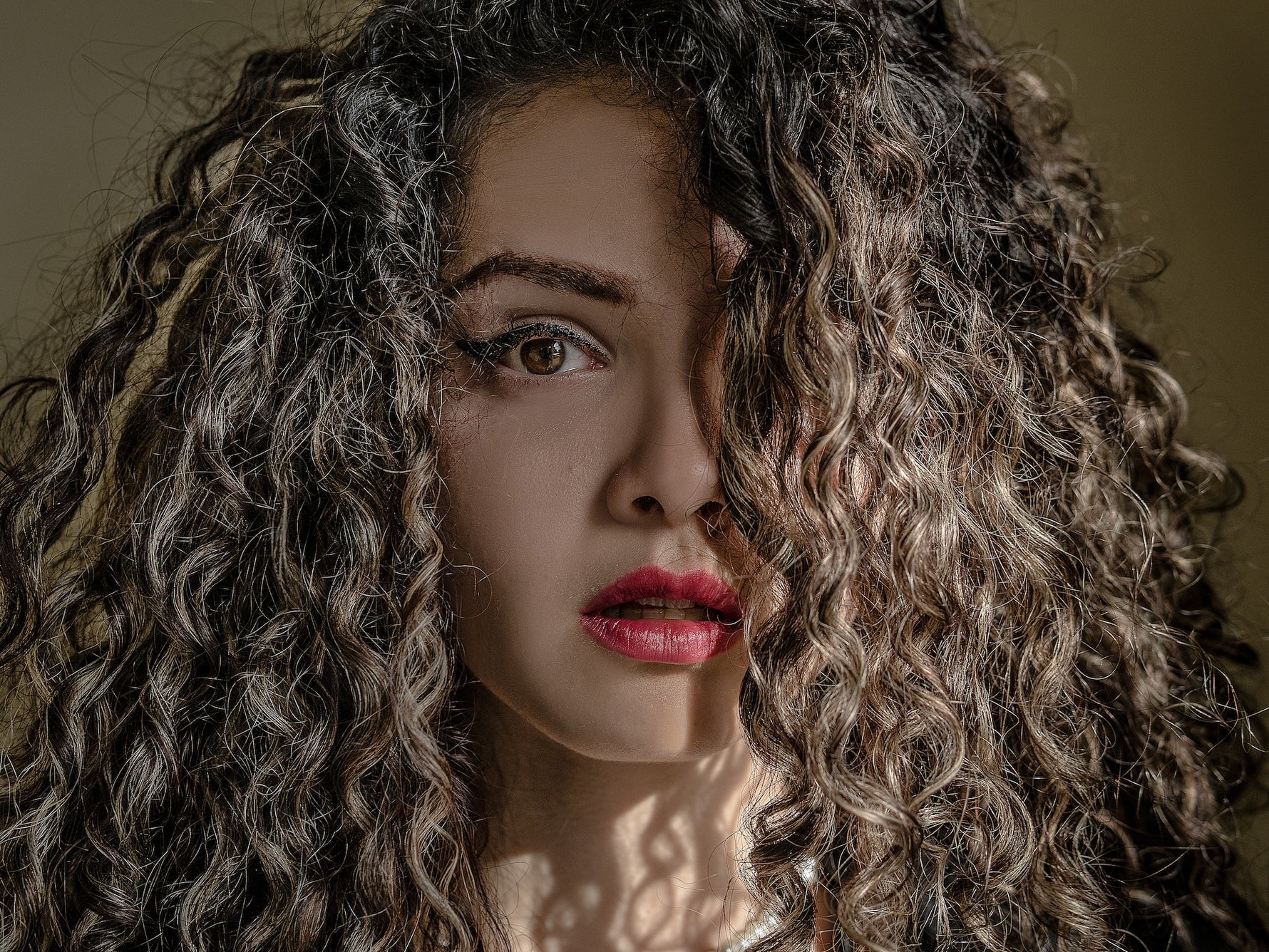 How to Get Defined Curls at the Root: A Step-by-Step Guide