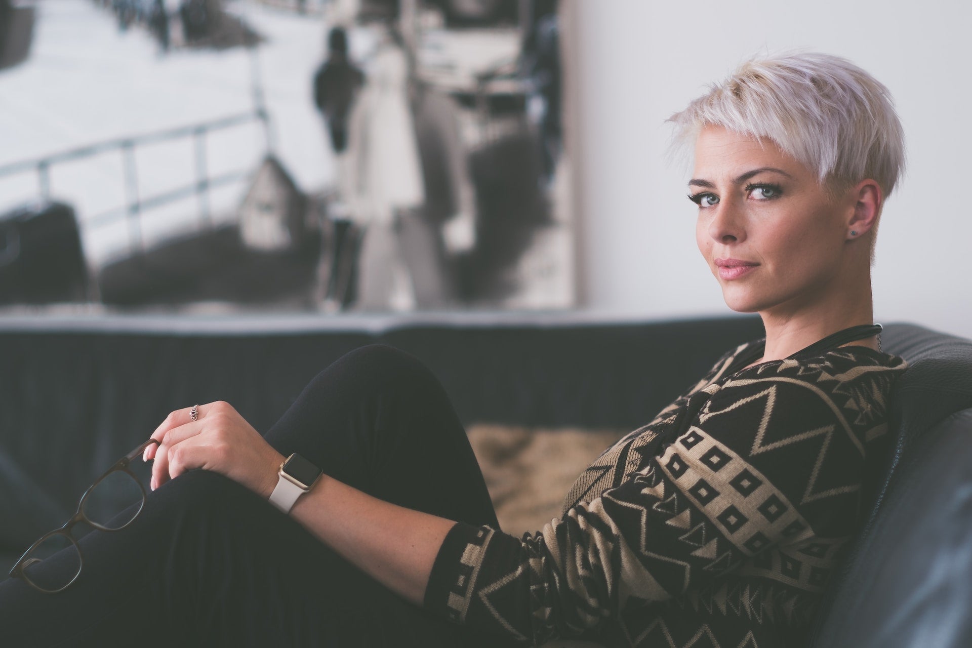 How to Go Gray Gracefully: Tips and Tricks for Embracing Your Natural Hair Color