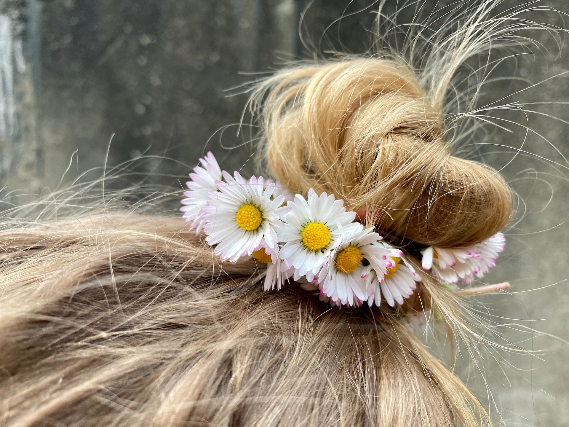 7 Simple Ways to Get Rid of Frizzy Hair